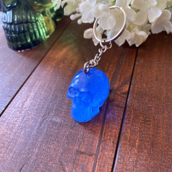 Handmade Resin Brilliant Blue Skull 3” Keychain Gothic Backpack Bag Charm NEW - Picture 2 of 8